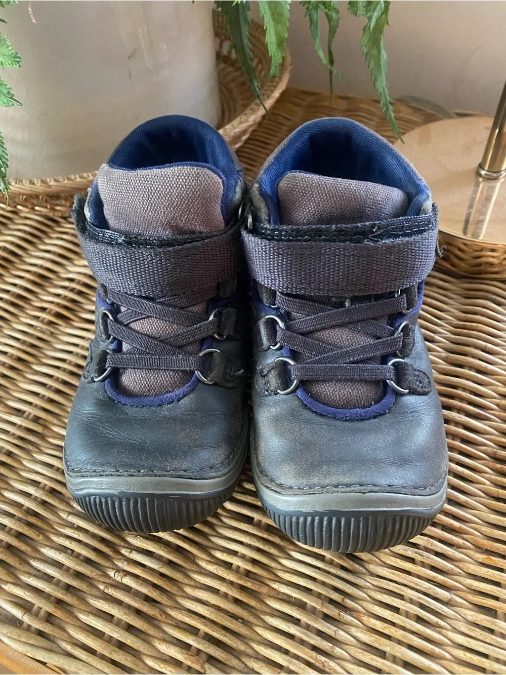 Stride rite boys shoe 7.5m